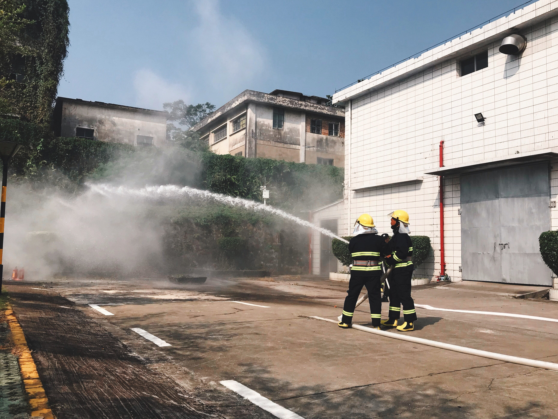 又一起因電動車充電引發(fā)火災(zāi)事故??！(圖1)